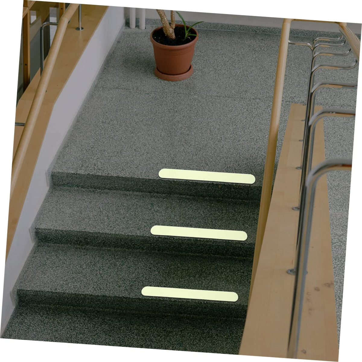 72pcs Reflective Non-Skid Stair Treads A25401