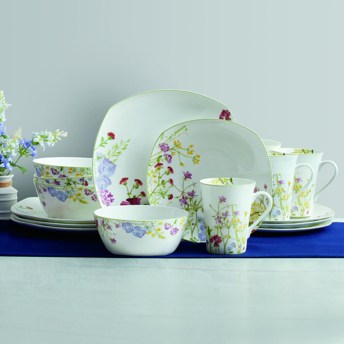 16-Piece Bone China Dinnerware Set Service for 4 O15648